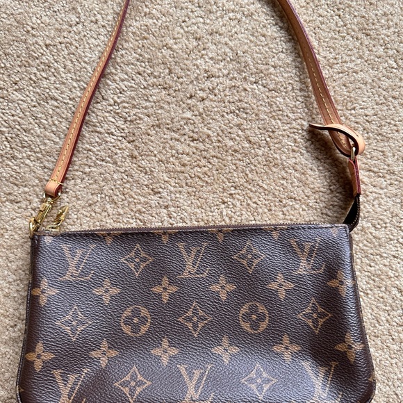 Louis Vuitton Pochette Accessoires- Made in France - Picture 8 of 13